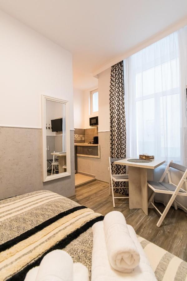 Okbrasov - Apartment & Studio In The Heart Of Old Town, Moments Away From The Black Church Exterior photo